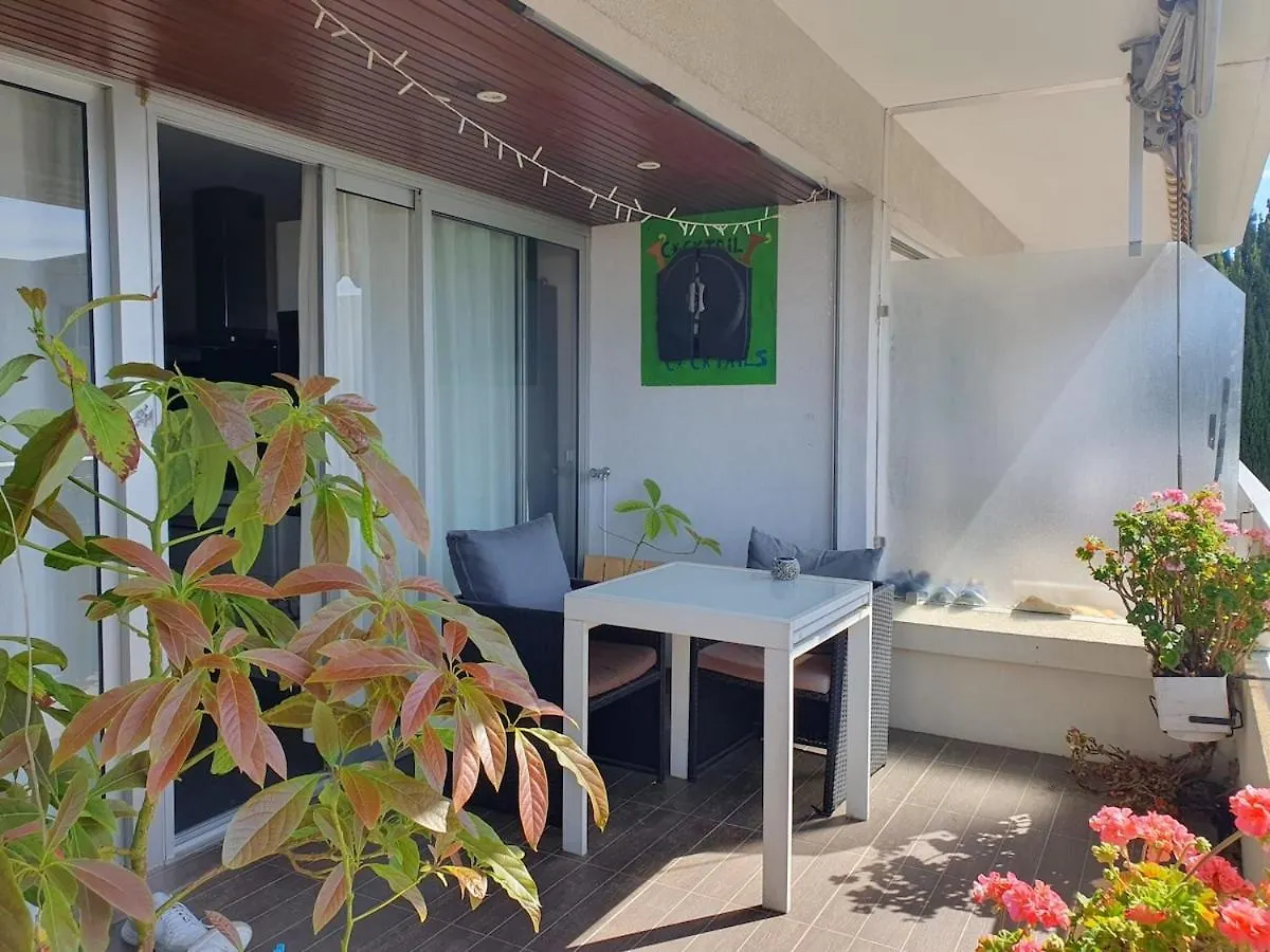 Large 2-Room Bright Sea View Near Airport ニース フランス